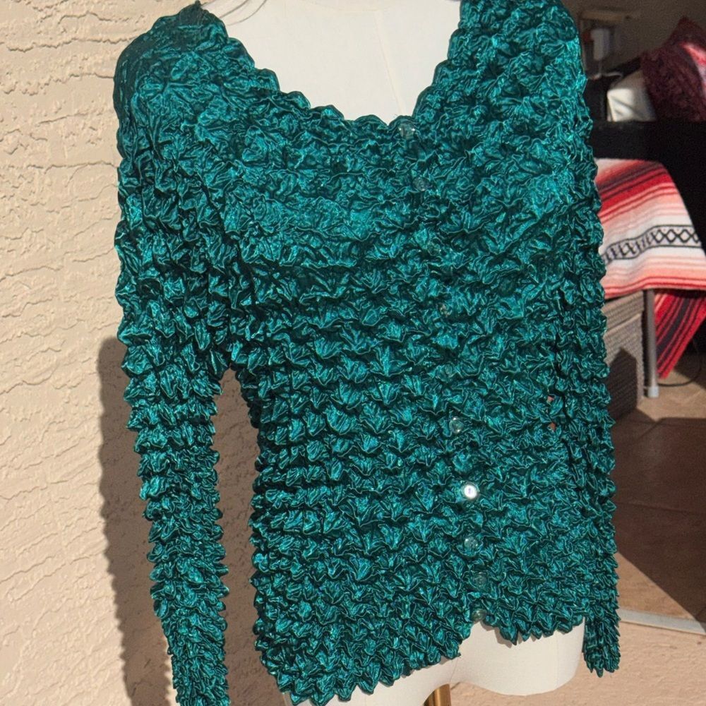 KRINKLE popcorn button down long sleeve top.